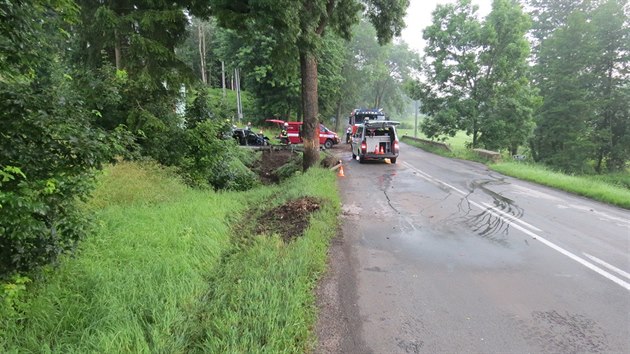 Řidič vozu Subaru Legacy boural v Horní Olešnici (28. 6. 2020).