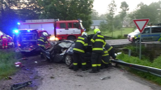 Řidič vozu Subaru Legacy boural v Horní Olešnici (28. 6. 2020).