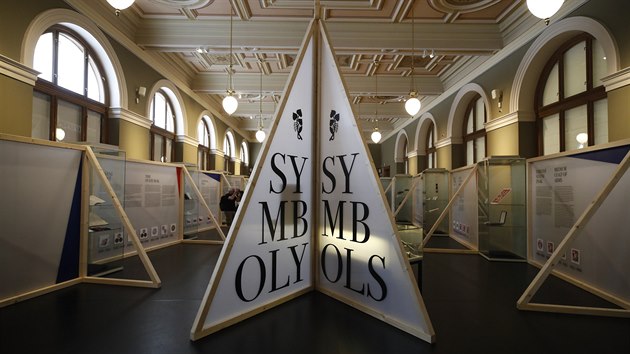 Na výstavě Symboly v Historické budově Národního muzea spatříte na sto unikátních předmětů. (23. června 2020)