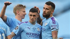 Phil Foden z Manchesteru City (uprosted) oslavuje vstelenou branku se...