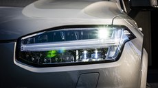 Extra LED svtla s vykrýváním protijedoucích vozidel stojí 31 700 K....