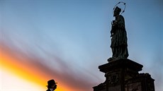 Na Karlov� most� Dominik rád fotil b�hem nouzového stavu.