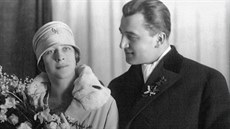 Svatební foto novomanel Milady a Bohuslava Horákových - únor 1927