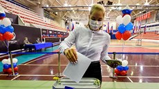 Rutí volii hlasují v referendu o zmnách ústavy. (25. ervna 2020)