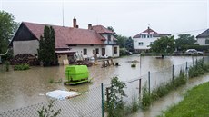 V Dolních edicích na Pardubicku se kvli silným dem vylil z beh edický...