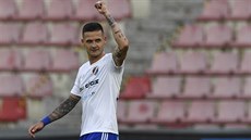 Ostravský útočník  Roman Potočný se raduje z gólu v zápase nadstavby na Spartě