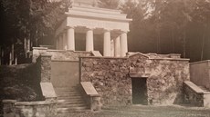 Jihoslovanské mauzoleum v olomouckých Bezručových sadech z roku 1926 od...