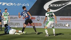 Berat Djimsiti z Bergama stílí gól v utkání proti Sassuolu.