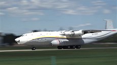 Obí nákladní letouna Antonov An-22 odletl z eské republiky