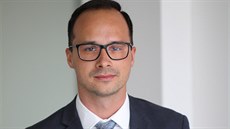 Pracuje jako advok�tn� koncipient v mezin�rodn� advok�tn� kancel��i Noerr