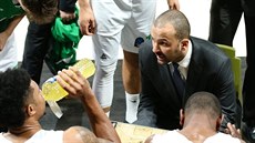 T. J. Parker pi své první taci jako hlavní trenér ASVEL Lyon