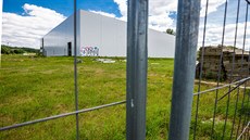 Haly CTP na okraji Hradce Králové stále čekají na dostavbu (15. 6. 2020).