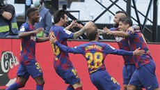 Fotbalisté Barcelony se radují z gólu, který v duelu se Celtou Vigo vstelil...