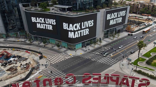 Na dresech zabití, Black Lives Matter na hřišti. NBA připomene boj za rovnost