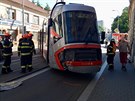 Nehoda tramvaje na ulici Milady Horkov. Tramvaj vykolejila po srce s...