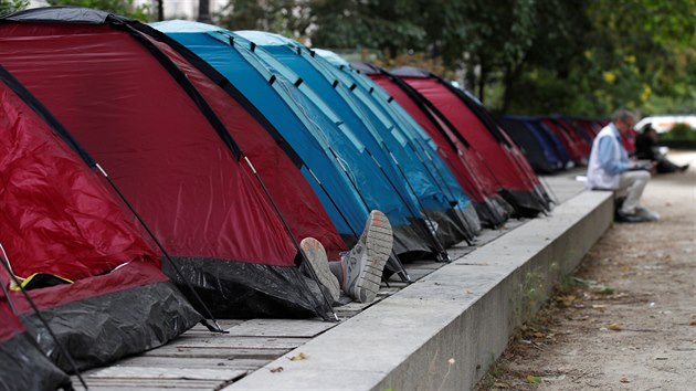 V centru Paříže vzniklo přes noc tábořiště nezletilých migrantů. (30. června 2020)