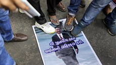 Lidé v indickém Ahmadábádu demonstrují za bojkot čínských výrobků. (20. června...