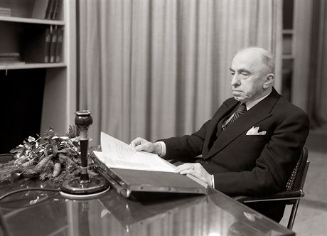 Emil Hácha pi vánoním projevu v roce 1938
