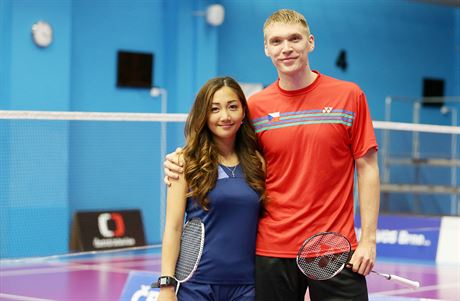 Badmintonové duo. eský reprezentant Milan Ludík a jeho pítelkyn Kate Foo...