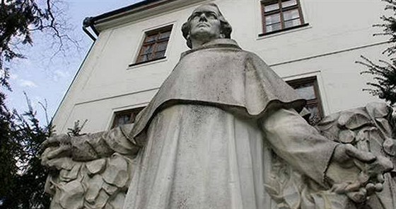 Johann Gregor Mendel - Mendelova socha na stejnojmenném náměstí v Brně.