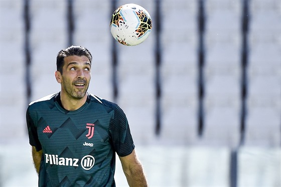 Gianluigi Buffon, branká Juventusu, nastoupil proti FC Turín k rekordnímu 648....