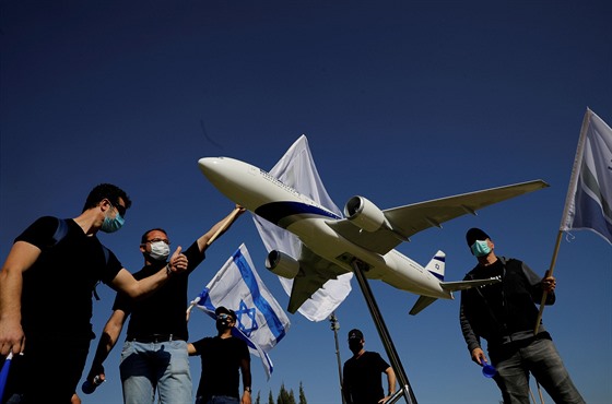 Letadlo spolenosti El Al pi protestech