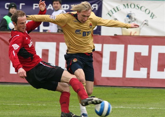 Roman Hubník (vlevo) v dresu FK Moskva