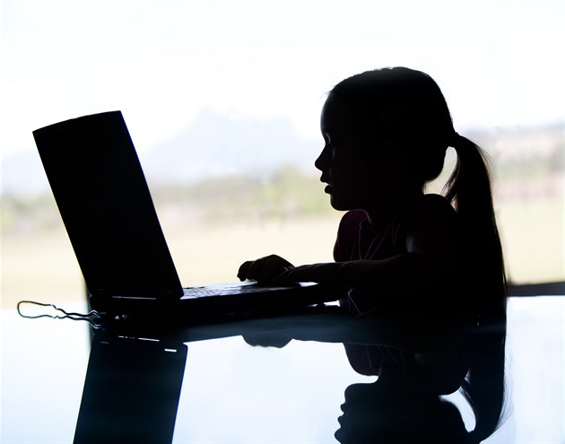 Prevence přes obrazovku nestačí, distanční výuku si děti ponesou dlouho