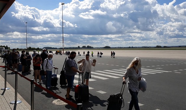 Letiště by mělo odbavit 250 tisíc lidí, aby bylo v zisku. Nezvládá ani třetinu