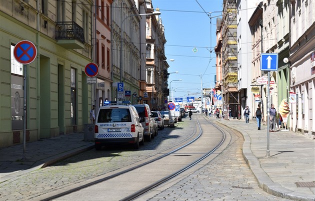 Plzeskou Solní ulicí te tramvaje neprojedou. Zaala tady velká rekonstrukce...