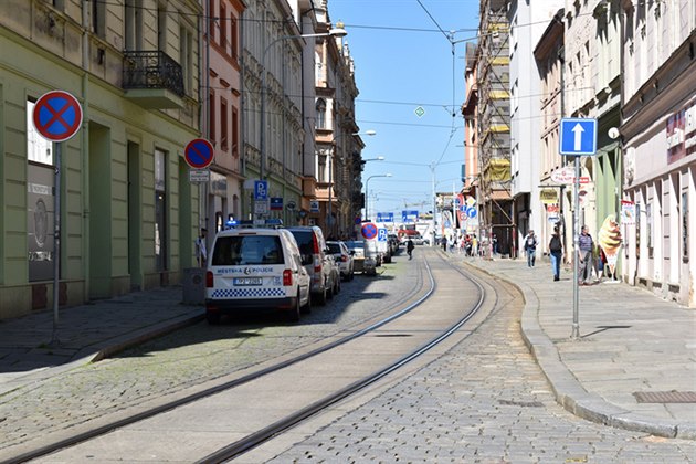 Plzeskou Solní ulicí te tramvaje neprojedou. Zaala tady velká rekonstrukce...