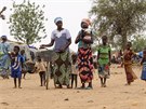 eny a dti v provizorním táboe pro vysídlené v Kongoussi v Burkin Faso (4....
