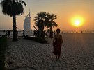 To velké na fotce je Slunce a to malé jsem já :) Foceno na Jumeirah Beach v záí 2017, kdy tam jet nebylo stavenit...