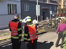 Poár dvou byt ve Strojnické ulici v Praze 7. Hasii dm evakuovali. (1.7.2020)