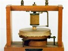 Alexander Graham Bell je povaován za vynálezce telefonu. Na snímku replika...
