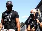 Lewis Hamilton ze stáje Mercedes a jeho osobní trenérka Angella Cullenová na...