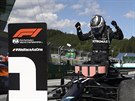 Valtteri Bottas z Mercedesu oslavuje svj triumf v Velké cen Rakouska formule...