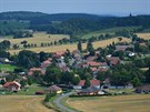 Pohled na obec Leetice, která stojí v bezprostední blízkosti odvalu achty ....