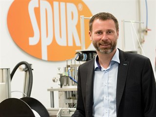 Tomáš Dudák řídí plastikářskou firmu SPUR, dodává výrobky do stavebního,...