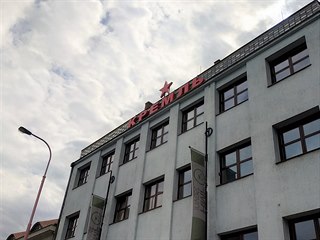 Na soukromé budově na náměstí Míru v Uherském Hradišti se objevila rudá hvězda...