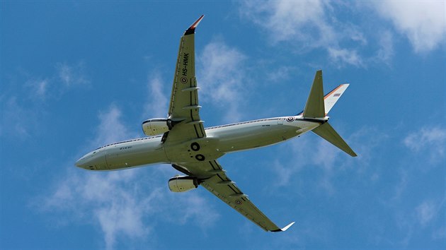 Za kniplem Boeingu B 737- 8Z6(WL) BBJ2 registra�n� zna�ky HS-HMK sed�l thajsk� kr�l Mah� Vat�ir�longk�n.