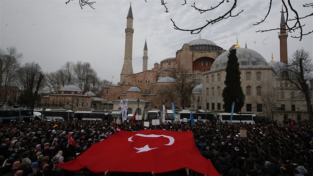 Protest ped Chrmem Bo Moudrosti v Istanbulu (16. bezna 2019)