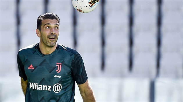 Gianluigi Buffon, brank Juventusu, nastoupil proti FC Turn k rekordnmu 648. duelu v italsk lize.