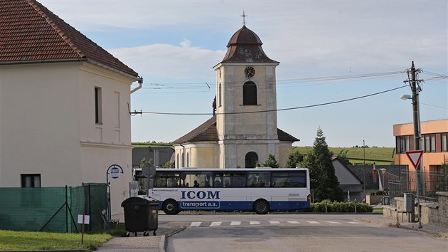 Podle České televize vybral autobusový dopravce ICOM transport pět řidičů, které bude nasazovat jen na linky projíždějí Větrným Jeníkovem a nebudou se potkávat s dalšími řidiči. Je to prevence, kdyby se jeho zaměstnanci nakazili. (8. července 2020)