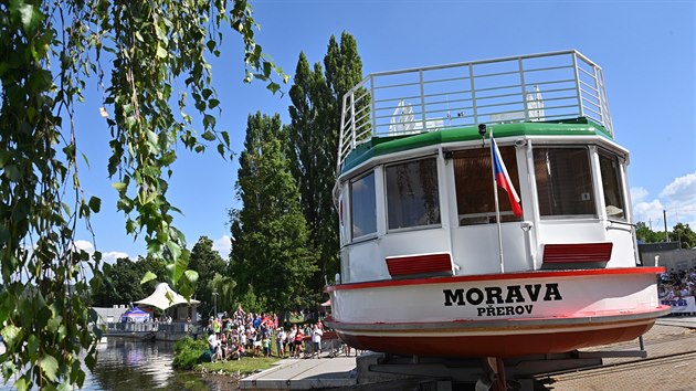 Loď  ji dříve brázdila Brněnskou přehradu pod názvem Moskva nebo Dallas. Nově nese jméno Morava (4. července 2020)