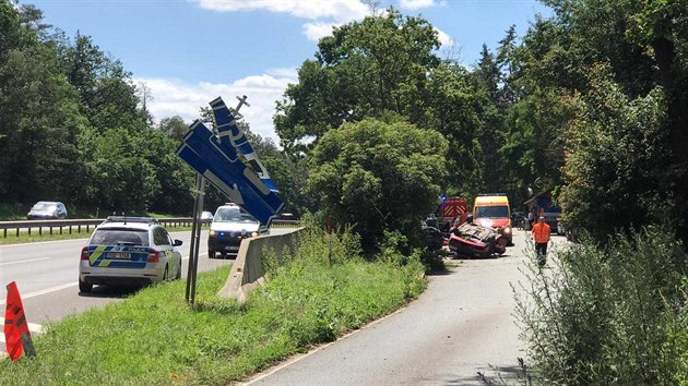 Nehoda dvou aut na d�lnici D4 u J�lovi�t� (4. �ervence 2020)