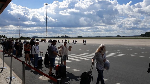 Letadlo společnosti Ryanair přiváží první turisty ze Španělska