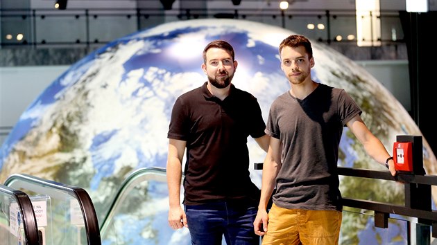 Jan Machát (vlevo) a Michal Okleštěk pracují jako vizuálové. Jejich snem je připravovat show pro olympiádu.
