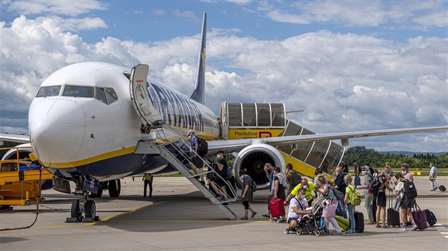 První cestující odletěli z Pardubic do španělského Alicante obnovenou linkou Ryanairu. (6. července 2020)