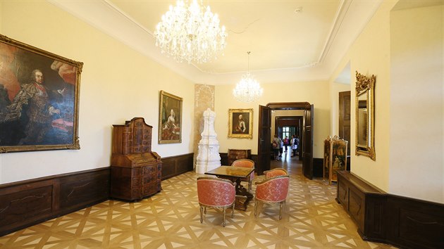 Návštěvnický okruh tvoří několik reprezentativních sálů, které jsou vybaveny dobovým nábytkem a cennými obrazy, které majitelka získala zápůjčkou z řady galerií a od soukromých sběratelů. (1. 7. 2020)